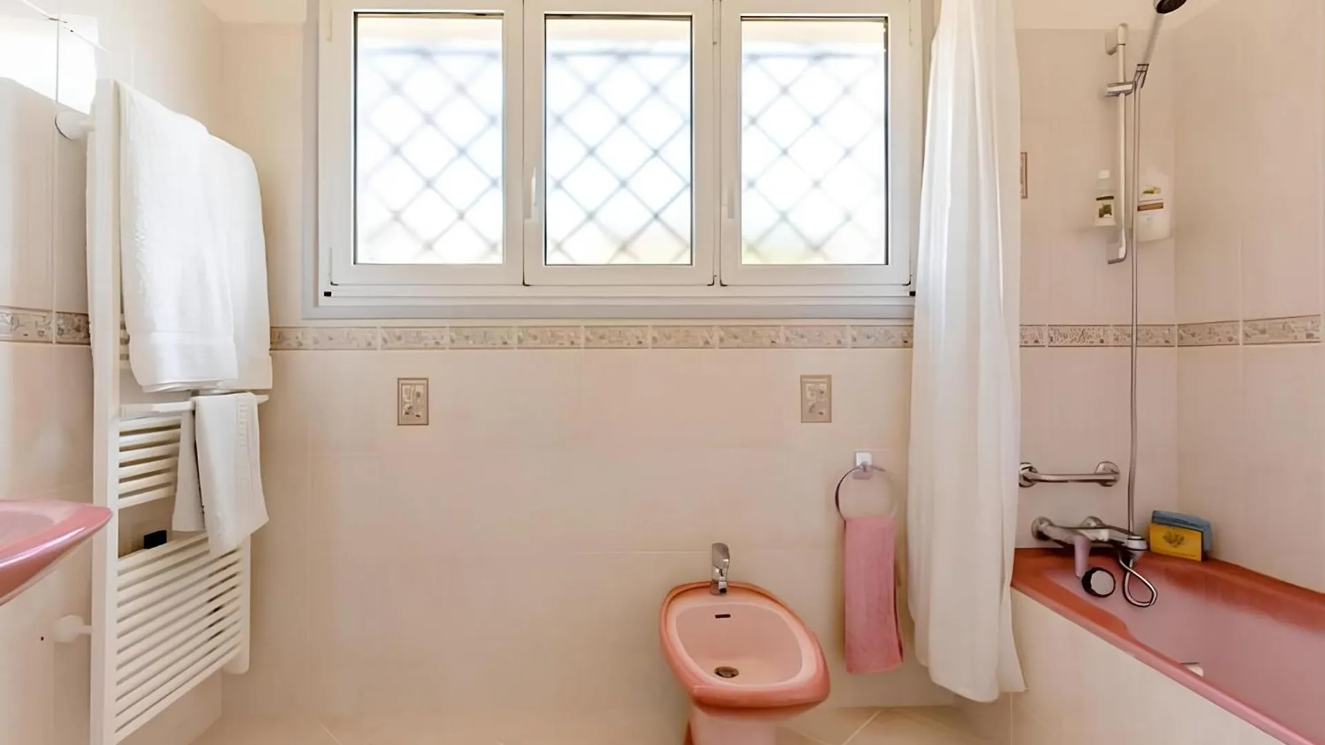 Habitación en casa particular Villa Echauguette, Chambre Et Toilette Privee Maison Partagee Avec La Proprietaire Six-Fours-les-Plages